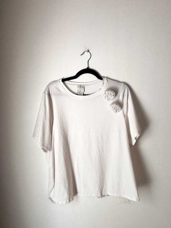 Joie Tops - Joie White Rosette Applique Short Sleeve 100% Cotton Tee Top XL short sleeve